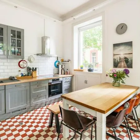 Großzügige 185m2-Altbauwohnung in Bestlage 7Zimmer-2Bäder-2Küchen-2WCs