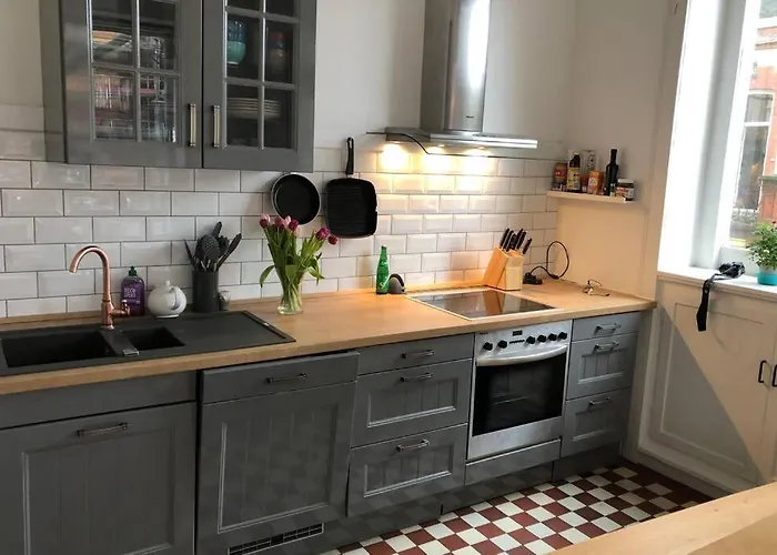 Appartement Grosszuegige 185m2-altbauwohnung In Bestlage 7zimmer-2baeder-2kuechen-2wcs *