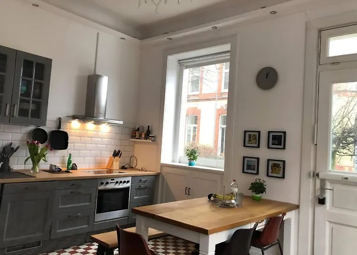 Appartement Grosszuegige 185m2-altbauwohnung In Bestlage 7zimmer-2baeder-2kuechen-2wcs Hamburg-Harburg