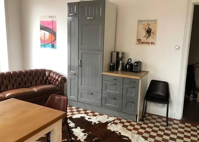 Appartement Grosszuegige 185m2-altbauwohnung In Bestlage 7zimmer-2baeder-2kuechen-2wcs