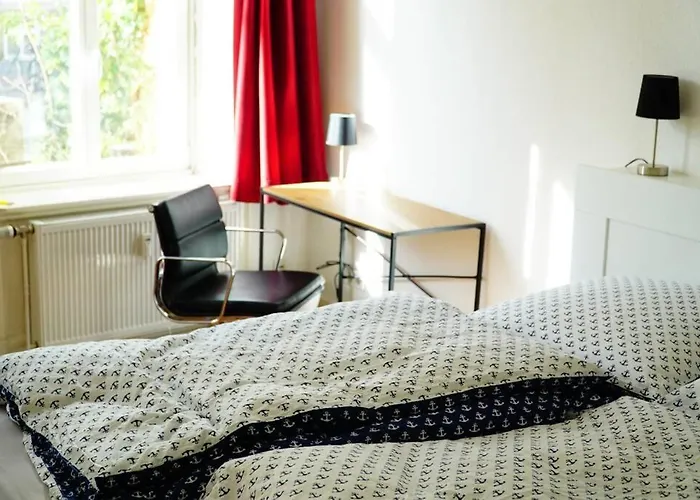 Grosszuegige 185m2-altbauwohnung In Bestlage 7zimmer-2baeder-2kuechen-2wcs Appartement *