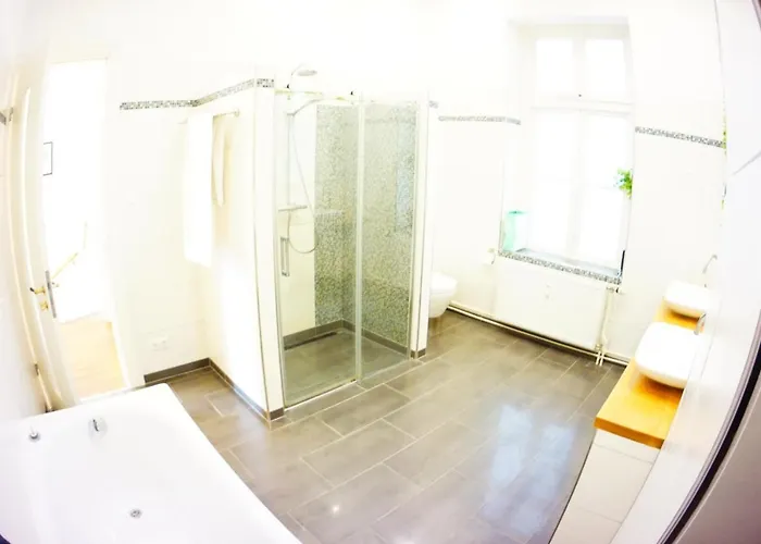 Grosszuegige 185m2-altbauwohnung In Bestlage 7zimmer-2baeder-2kuechen-2wcs Appartement *