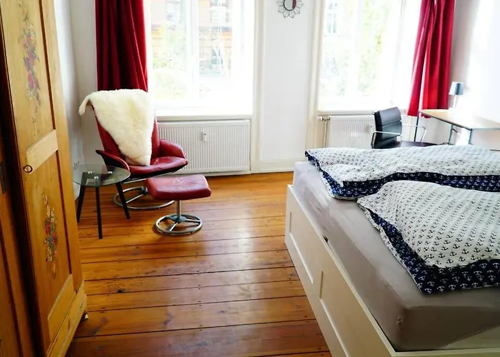 Grosszuegige 185m2-altbauwohnung In Bestlage 7zimmer-2baeder-2kuechen-2wcs * Hamburg-Harburg