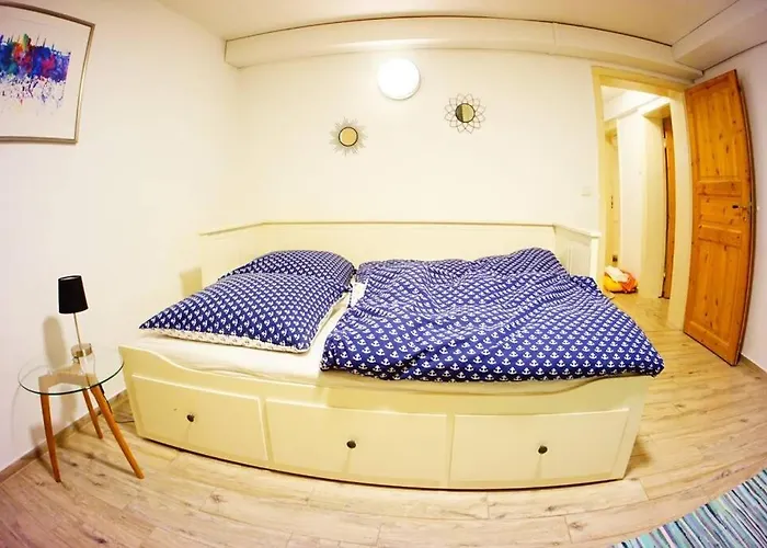 Appartement Grosszuegige 185m2-altbauwohnung In Bestlage 7zimmer-2baeder-2kuechen-2wcs *
