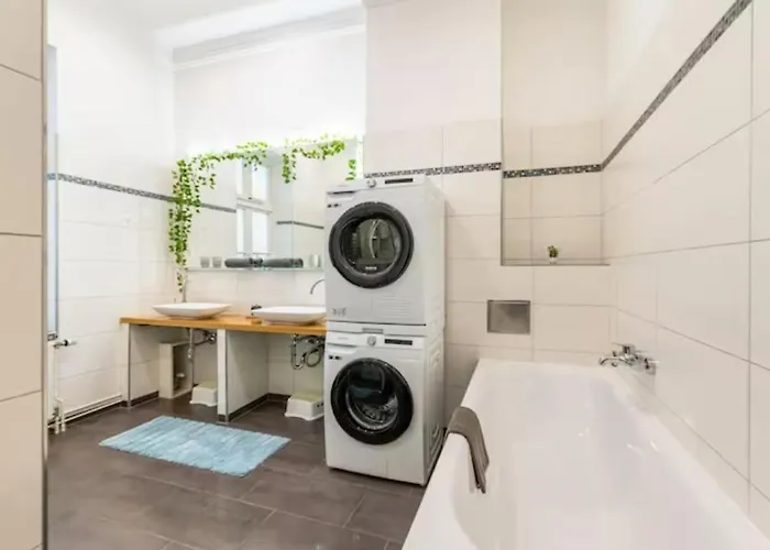 Grosszuegige 185m2-altbauwohnung In Bestlage 7zimmer-2baeder-2kuechen-2wcs Hamburg-Harburg