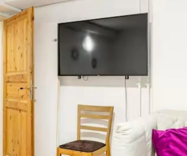 Appartement Grosszuegige 185m2-altbauwohnung In Bestlage 7zimmer-2baeder-2kuechen-2wcs Hamburg-Harburg