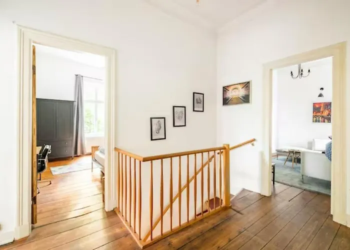 Grosszuegige 185m2-altbauwohnung In Bestlage 7zimmer-2baeder-2kuechen-2wcs Appartement
