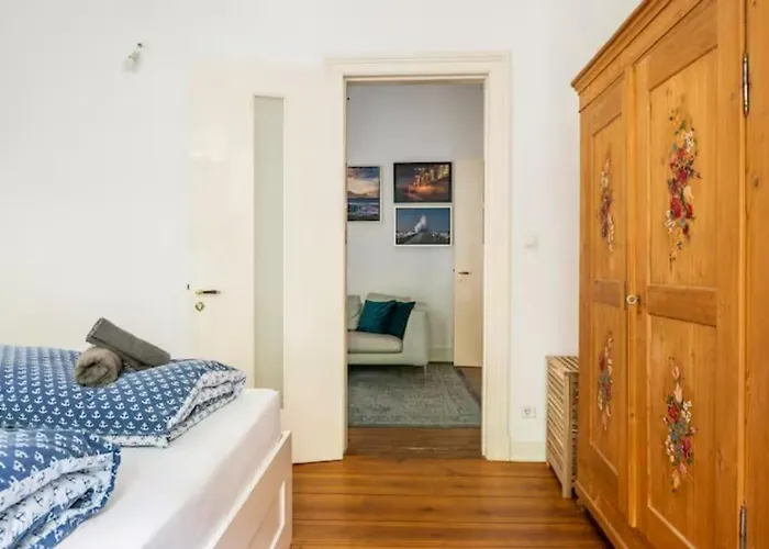Appartement Grosszuegige 185m2-altbauwohnung In Bestlage 7zimmer-2baeder-2kuechen-2wcs Hamburg-Harburg