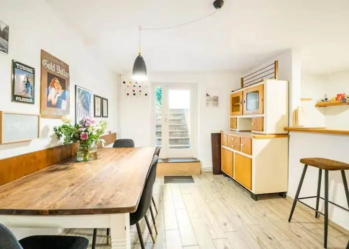 Grosszuegige 185m2-altbauwohnung In Bestlage 7zimmer-2baeder-2kuechen-2wcs