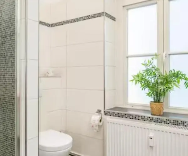 Grosszuegige 185m2-altbauwohnung In Bestlage 7zimmer-2baeder-2kuechen-2wcs Appartement Hamburg-Harburg