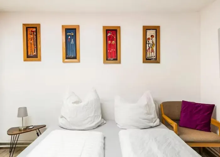 Appartement Grosszuegige 185m2-altbauwohnung In Bestlage 7zimmer-2baeder-2kuechen-2wcs *