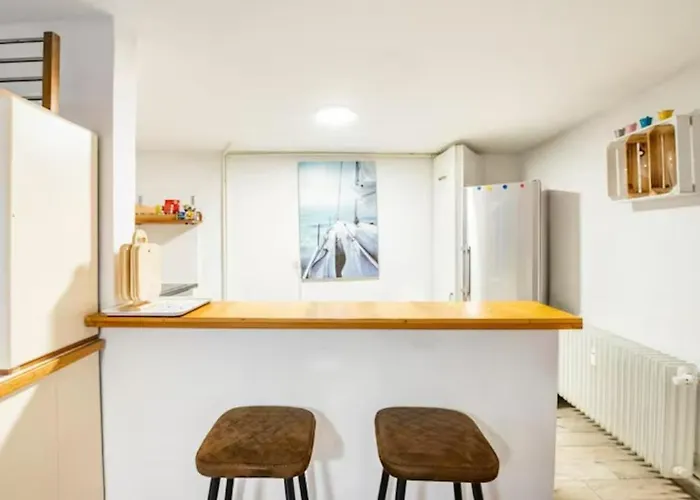 Grosszuegige 185m2-altbauwohnung In Bestlage 7zimmer-2baeder-2kuechen-2wcs Appartement *