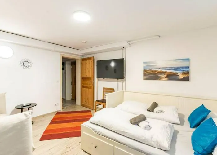 Grosszuegige 185m2-altbauwohnung In Bestlage 7zimmer-2baeder-2kuechen-2wcs * Hamburg-Harburg