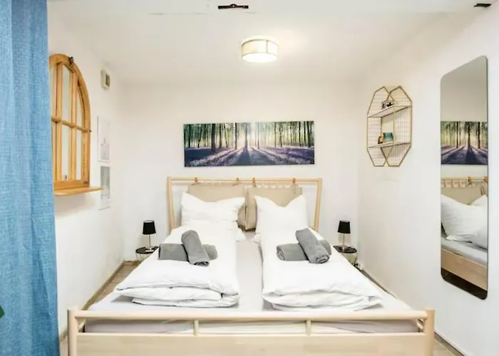 Grosszuegige 185m2-altbauwohnung In Bestlage 7zimmer-2baeder-2kuechen-2wcs Hamburg-Harburg