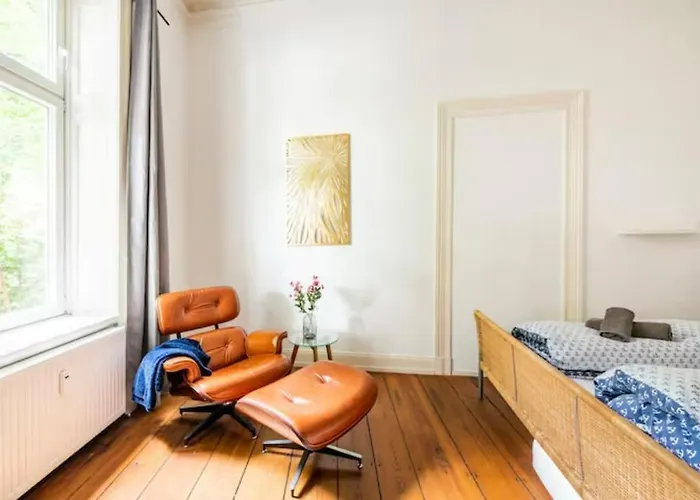 Grosszuegige 185m2-altbauwohnung In Bestlage 7zimmer-2baeder-2kuechen-2wcs Hamburg-Harburg