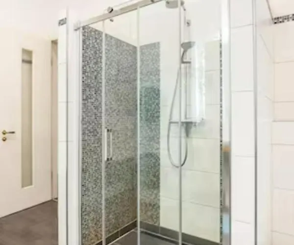 Grosszuegige 185m2-altbauwohnung In Bestlage 7zimmer-2baeder-2kuechen-2wcs Hamburg-Harburg