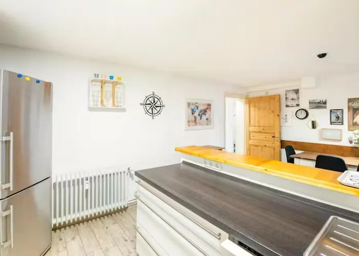 Grosszuegige 185m2-altbauwohnung In Bestlage 7zimmer-2baeder-2kuechen-2wcs Appartement *