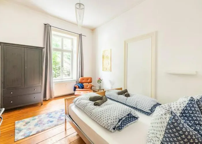 Grosszuegige 185m2-altbauwohnung In Bestlage 7zimmer-2baeder-2kuechen-2wcs * Hamburg-Harburg
