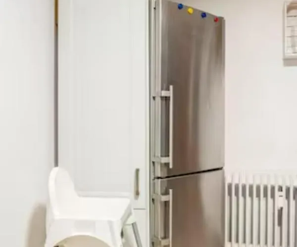 Grosszuegige 185m2-altbauwohnung In Bestlage 7zimmer-2baeder-2kuechen-2wcs Appartement